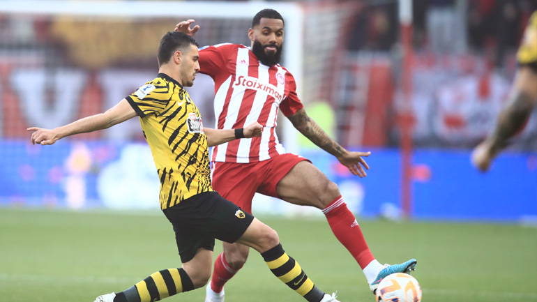 O Oλυμπιακός τη νίκη (2-1), η ΑΕΚ την πρόκριση στον τελικό του Κυπέλλου!